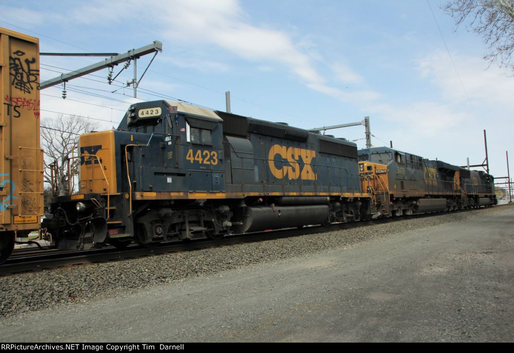 CSX 4423 on Q404